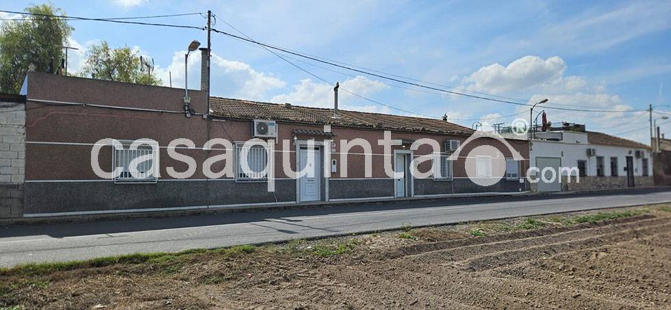 Casa con Terreno en Venta en LOS MONECILLOS, Granja de Rocamora