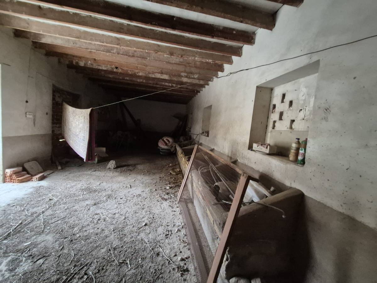 Casa con Terreno en Venta en centro, Catral